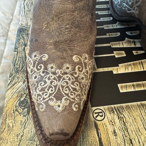 Corral Distressed Brown Embroidered Boots Size 8 - Picture 5 of 10